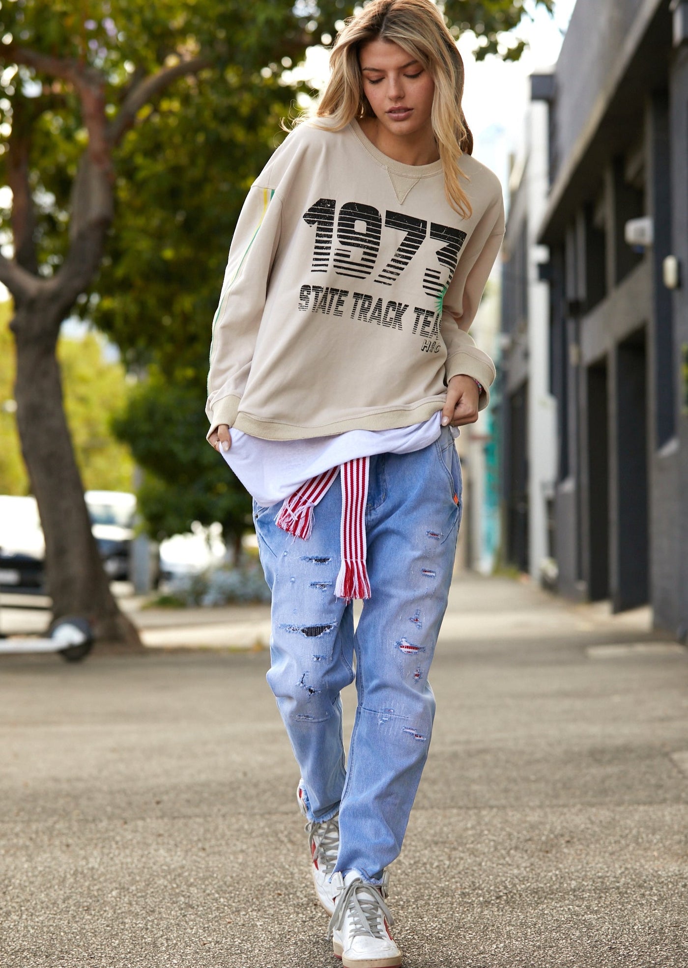VINTAGE PATCH DISTRESSED JEAN - SALE