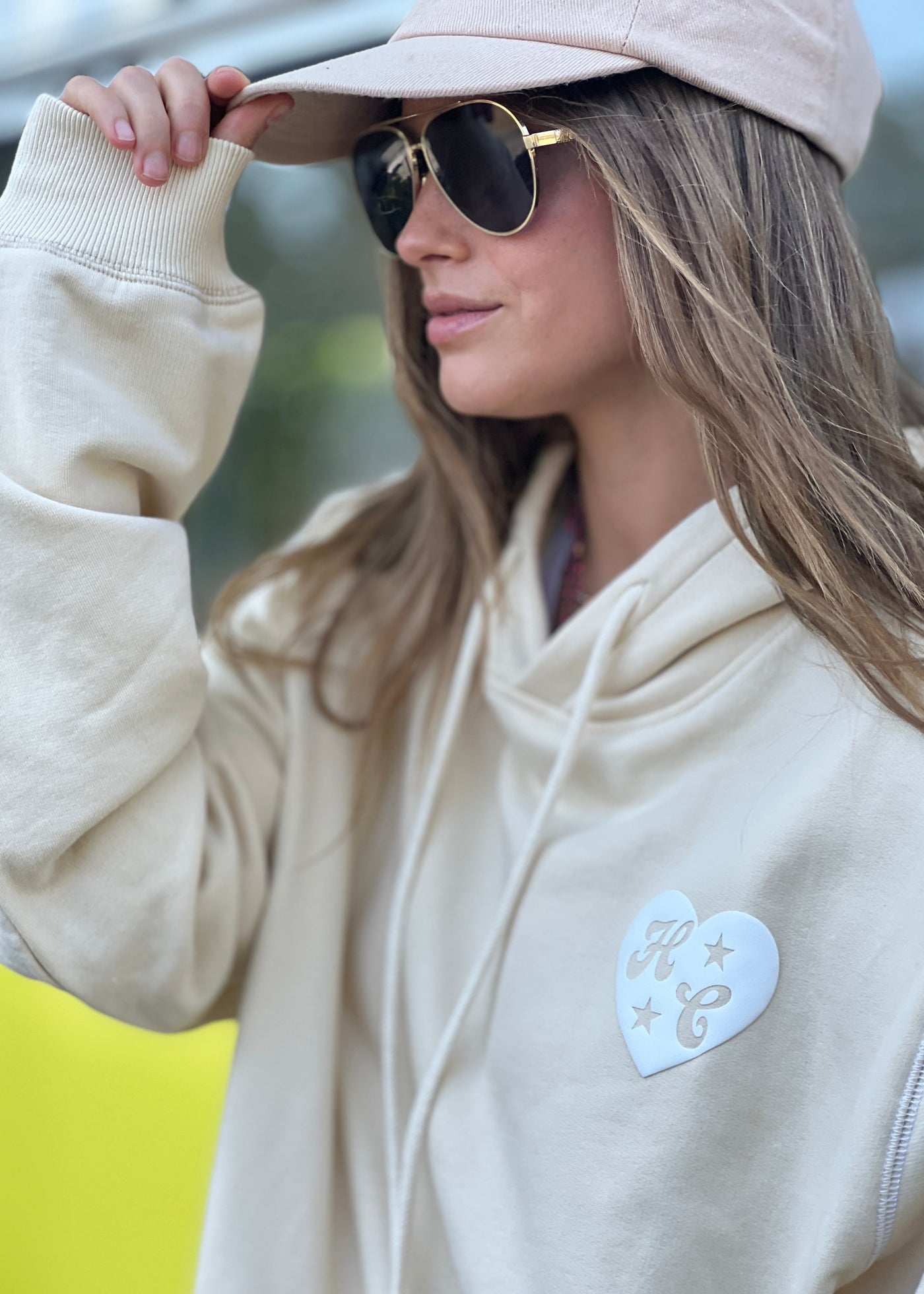 Hammill & Co Slouchy hoody with front pocket is featured in a soft unbrushed cotton with contrast white stitching around the sleeve.