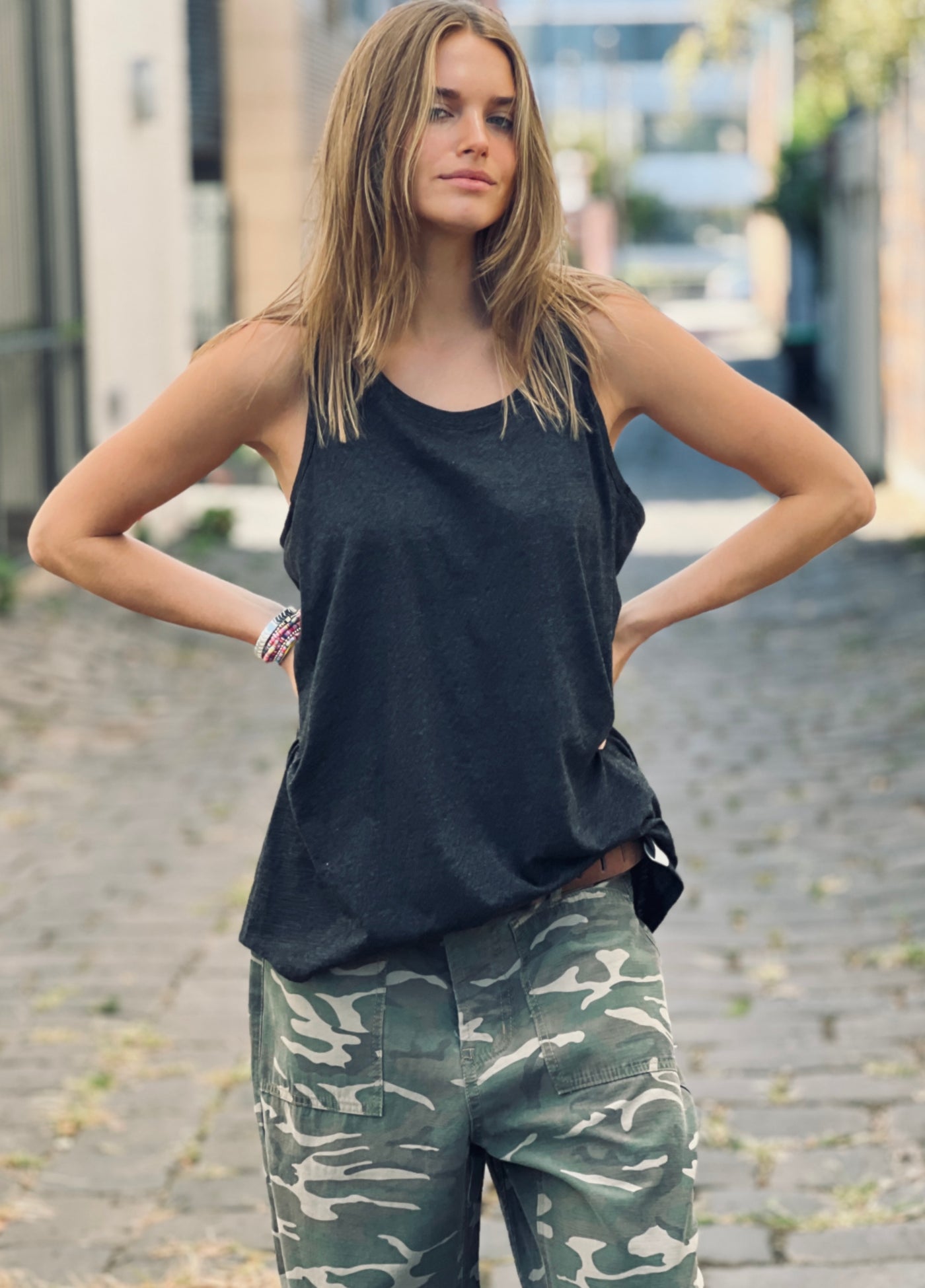 LAYERING TANK - BLACK
