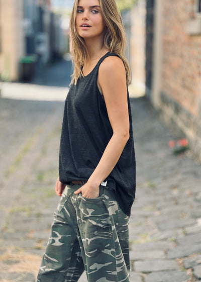 LAYERING TANK - BLACK