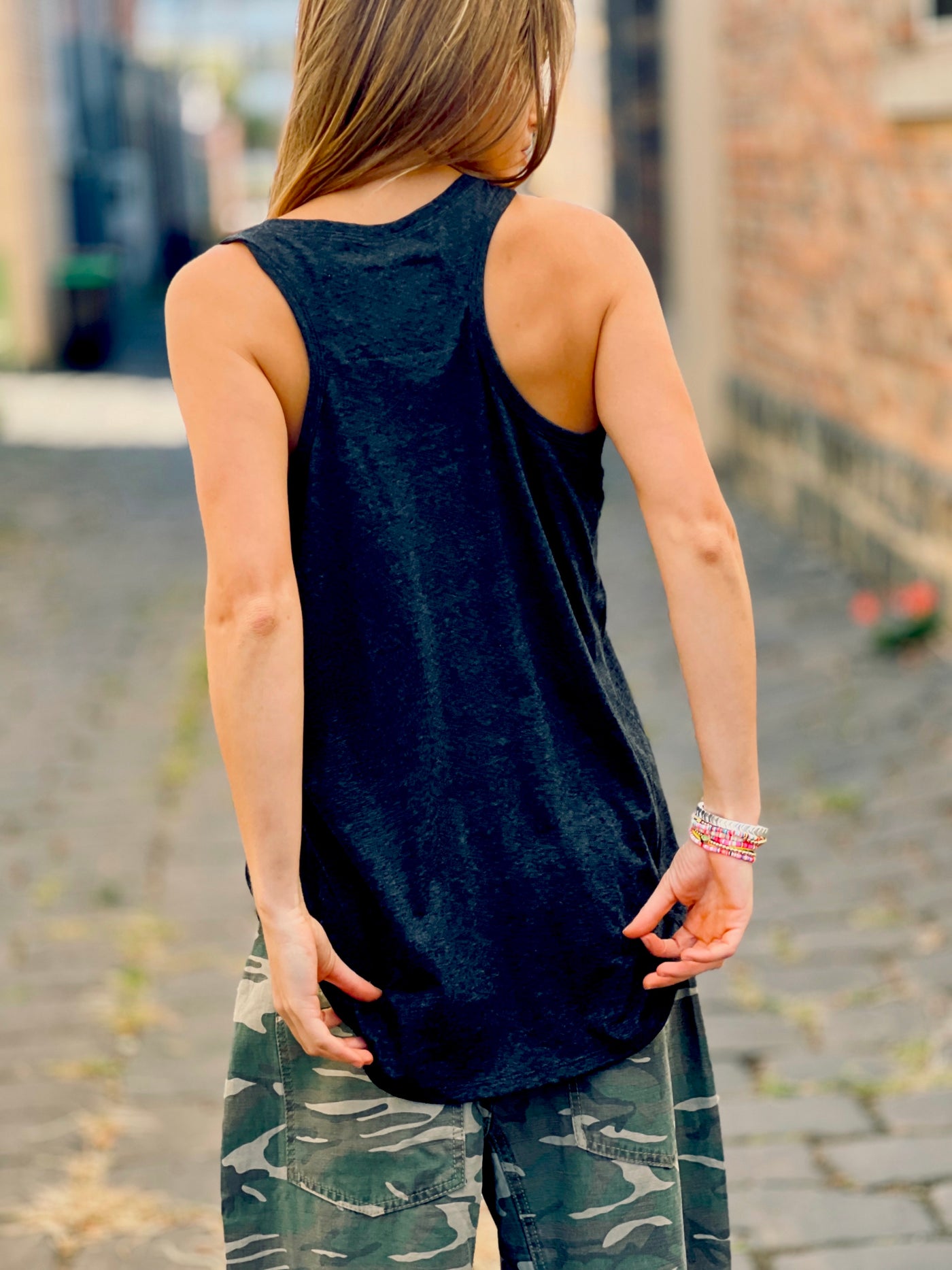 LAYERING TANK - BLACK