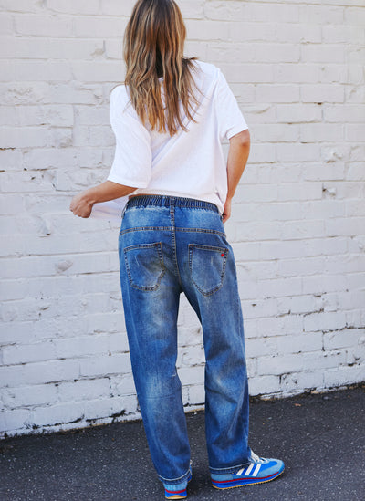 DREAM FIT STRETCH JEAN - WORN-IN DENIM