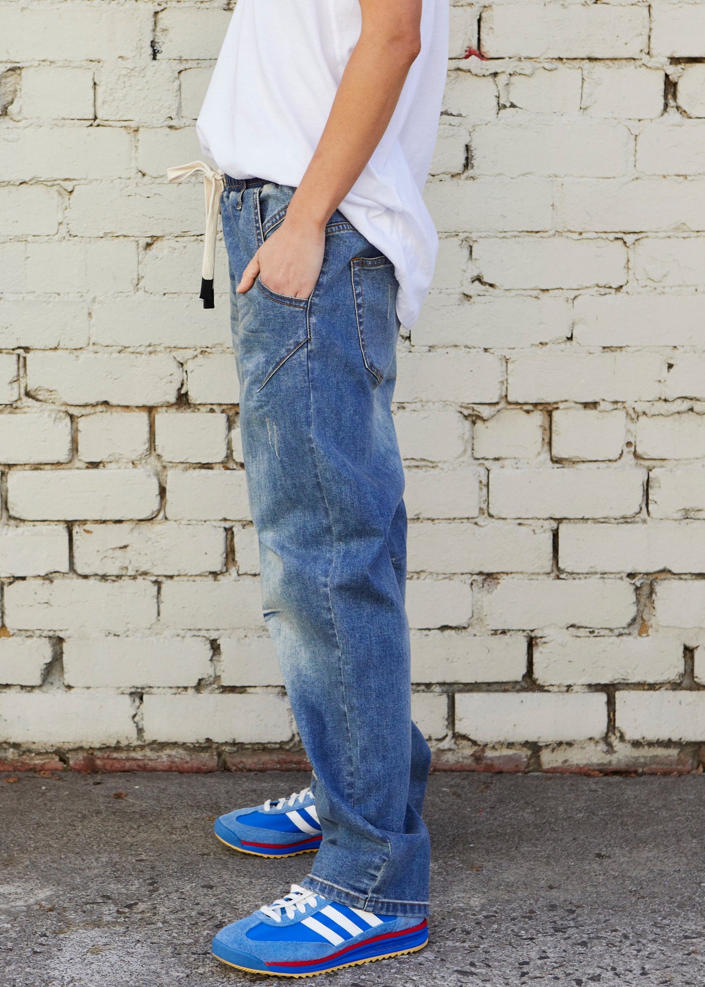 Hammill & Co Slip into effortless style with our Dream Fit stretch jean in a worn-in denim! Crafted from ultra soft stretchy denim, these wider leg boyfriend fit jeans offer all day comfort!