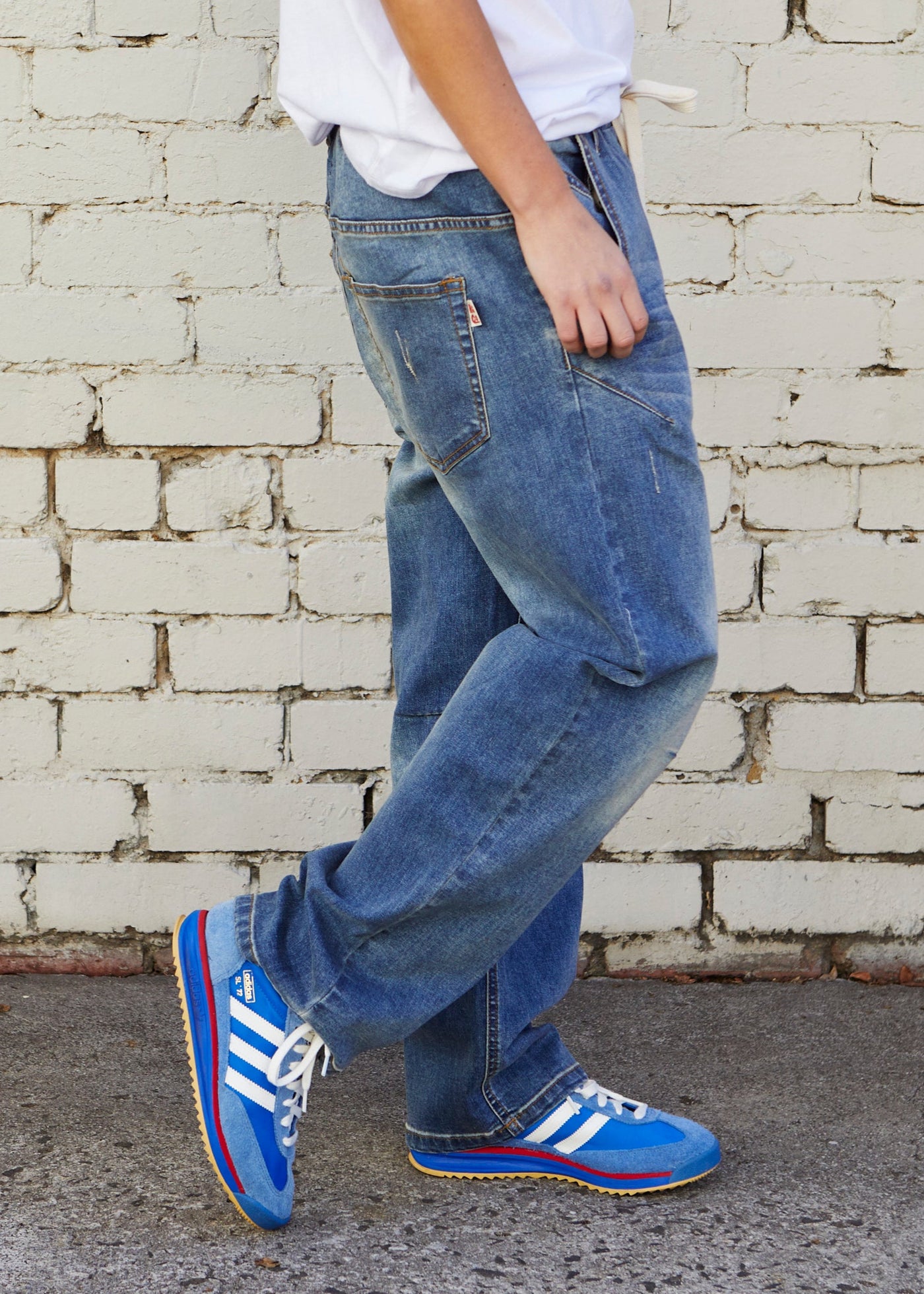 Hammill & Co Slip into effortless style with our Dream Fit stretch jean in a worn-in denim! Crafted from ultra soft stretchy denim, these wider leg boyfriend fit jeans offer all day comfort!