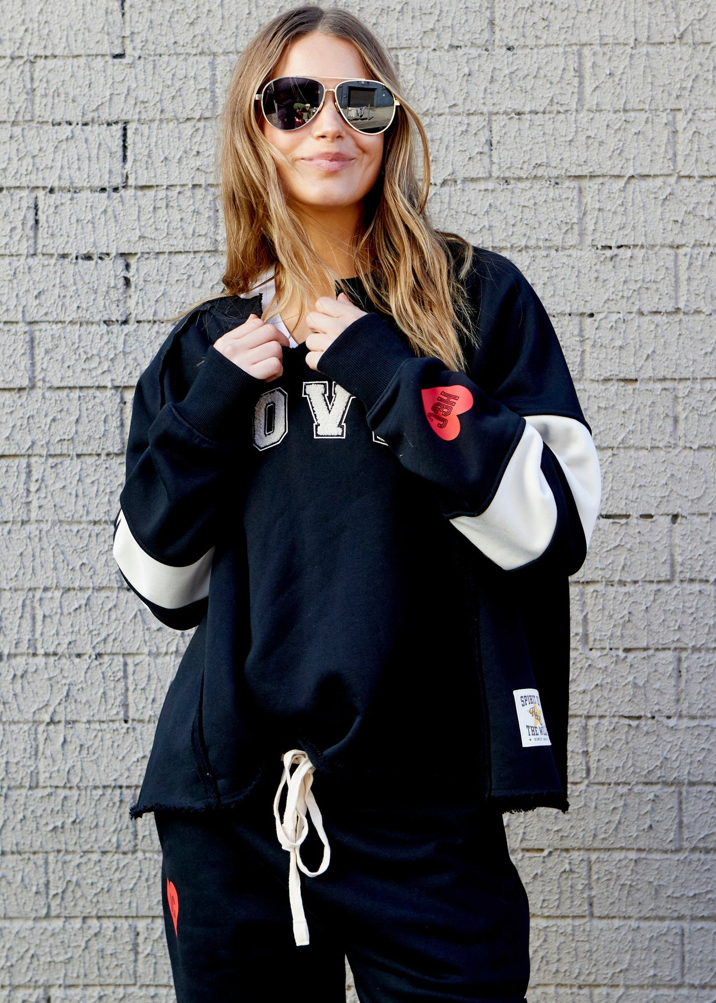 PANELLED SLEEVE LOVE SWEAT - BLACK