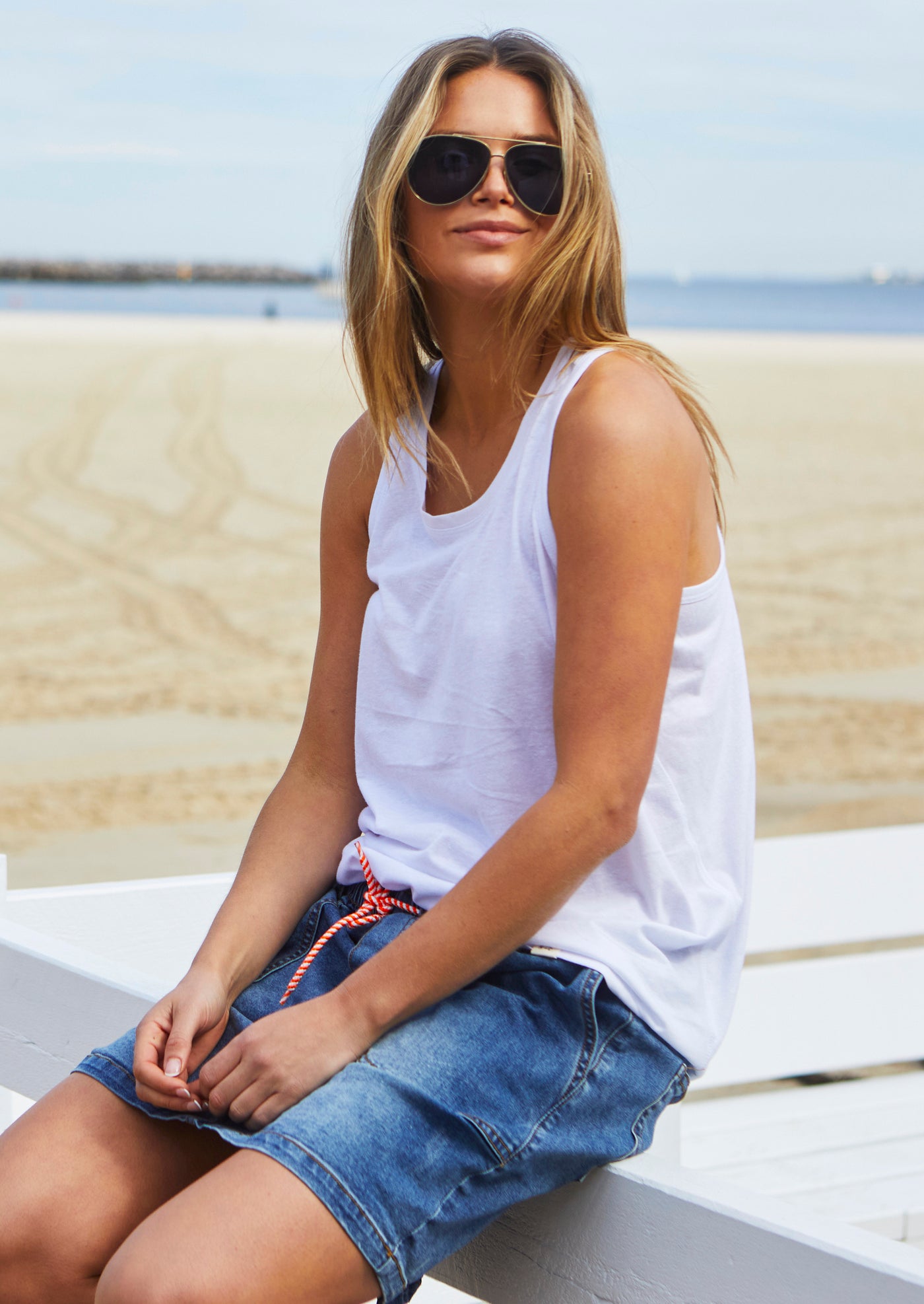 LAYERING TANK - WHITE