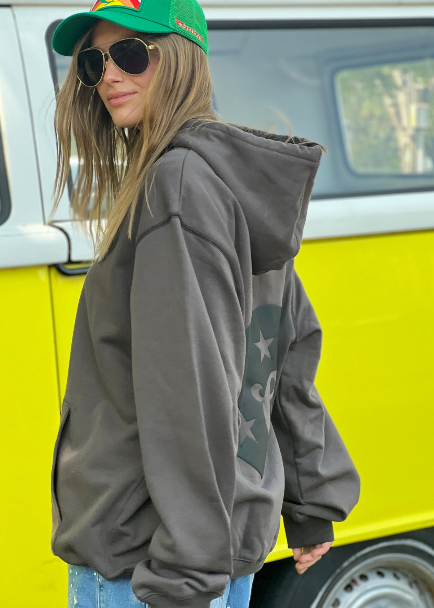 Hammill & Co Slouchy hoody with front pocket is featured in a soft unbrushed cotton with contrast white stitching around the sleeve.
Fit:Slouchy wider and longline silhouette
Features: Front kanga pocket, small puff print heart on the front left chest and larger puff print on the back featuring H&C.