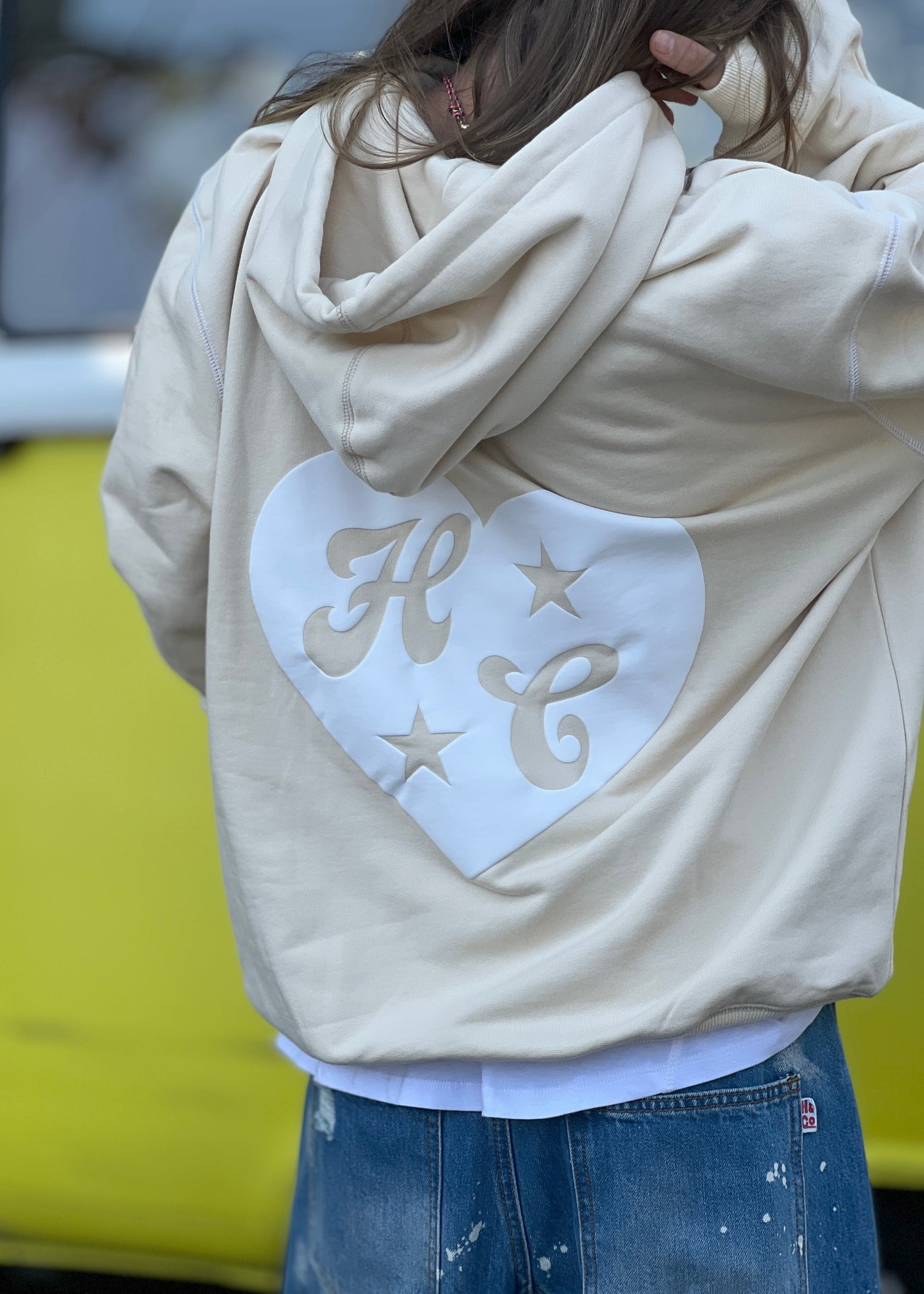 Hammill & Co Slouchy hoody with front pocket is featured in a soft unbrushed cotton with contrast white stitching around the sleeve.