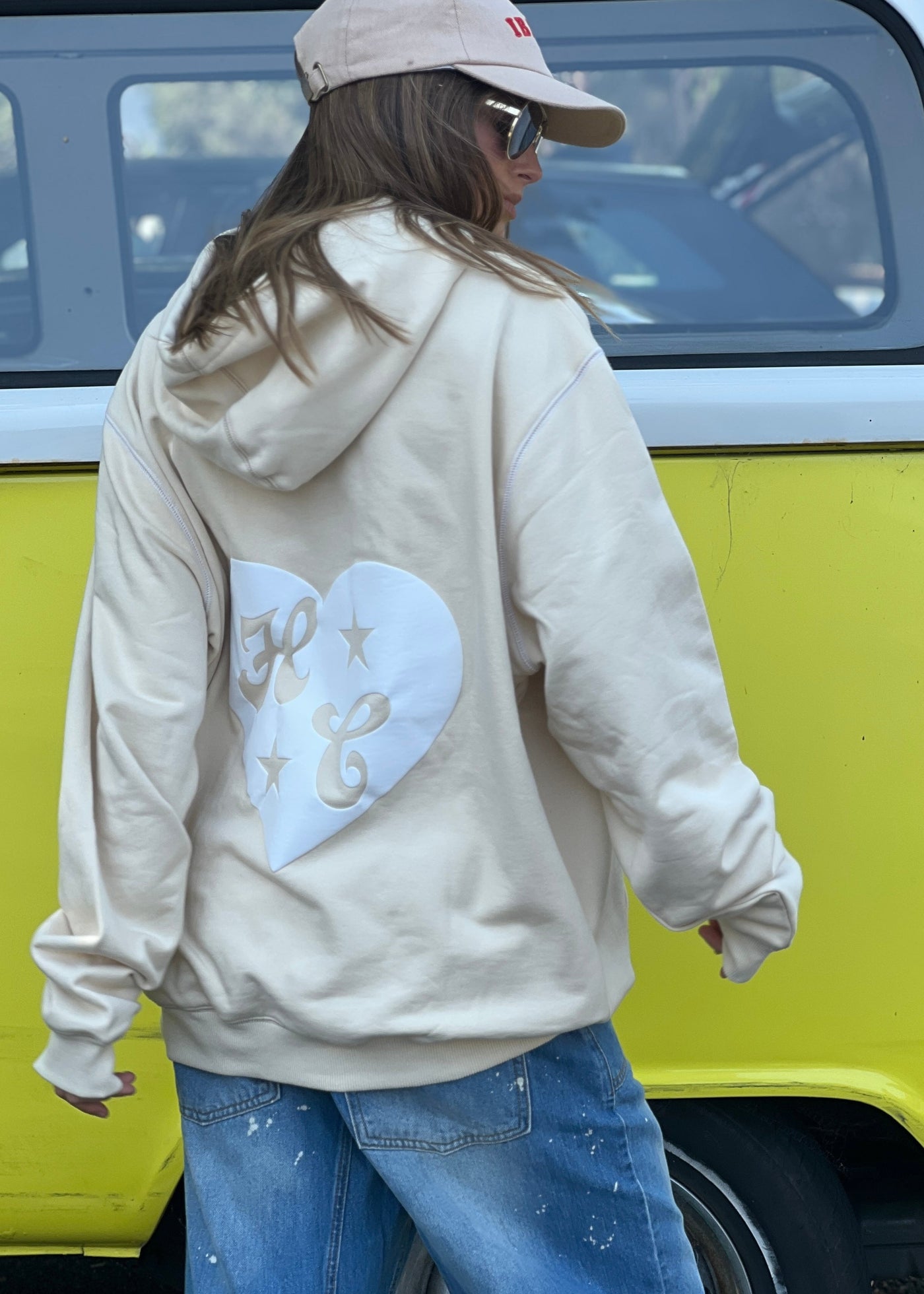 Hammill & Co Slouchy hoody with front pocket is featured in a soft unbrushed cotton with contrast white stitching around the sleeve.
