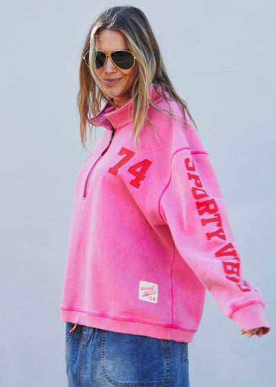 Hammill & Co Vintage wash is the feature of this sweat, soft, sun-fade tones in soft pink with highlight red print colours. Our newest best selling 1/2 zip style, which is slouchy, wider, long drop sleeves and relaxed waistband.