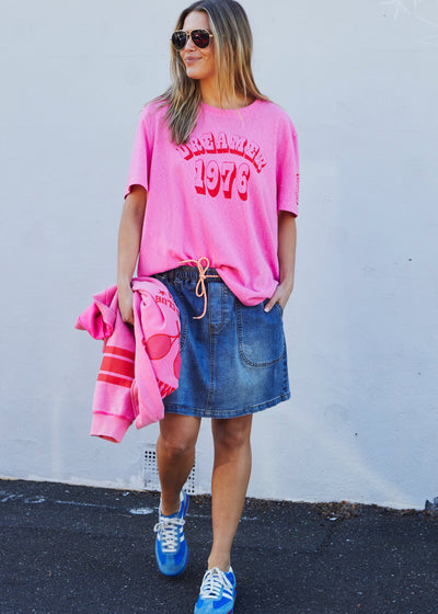 1976 DREAMER TEE - HOT PINK