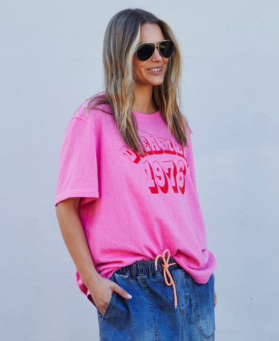 1976 DREAMER TEE - HOT PINK