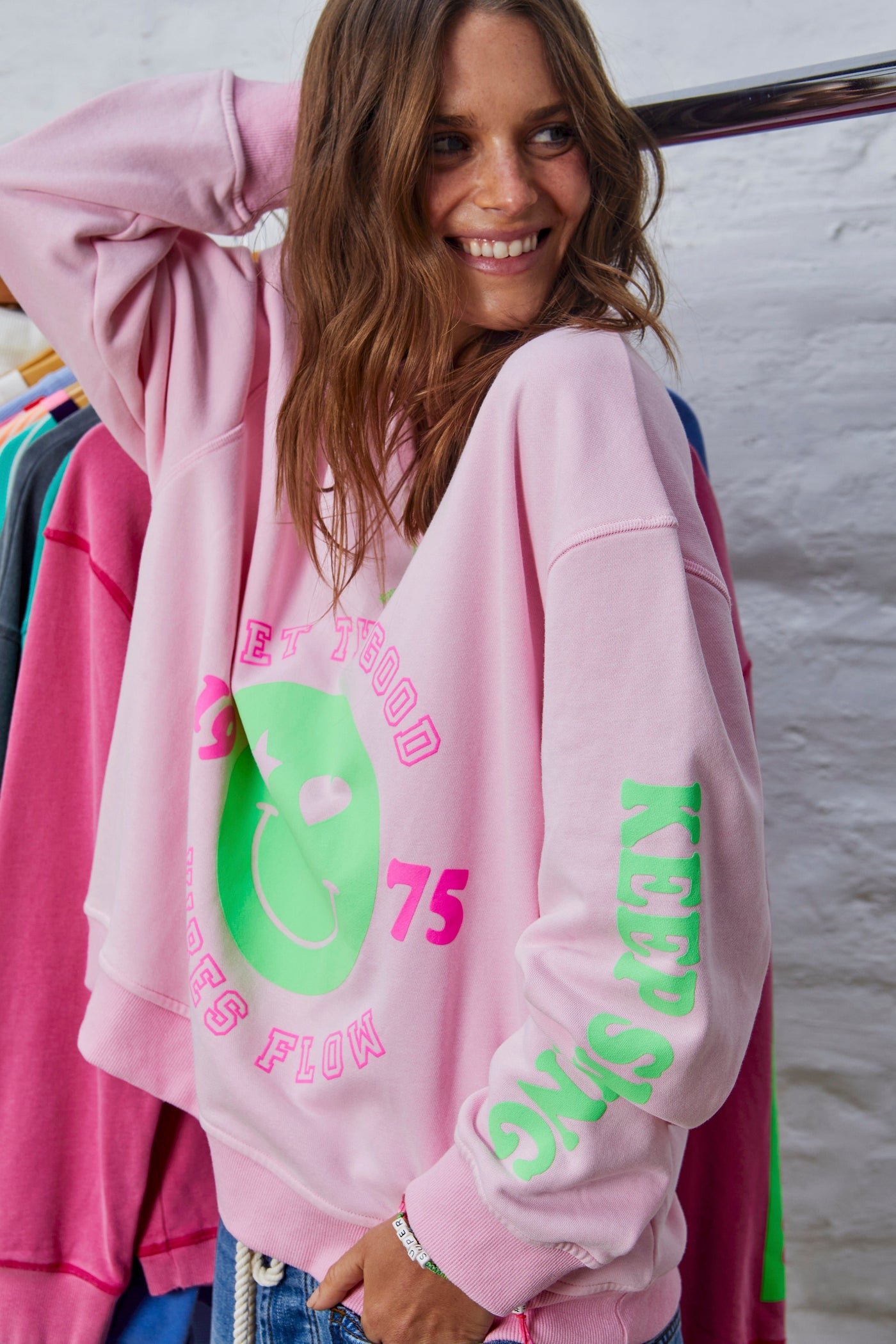 SMILY WASHED SWEAT - BABY PINK